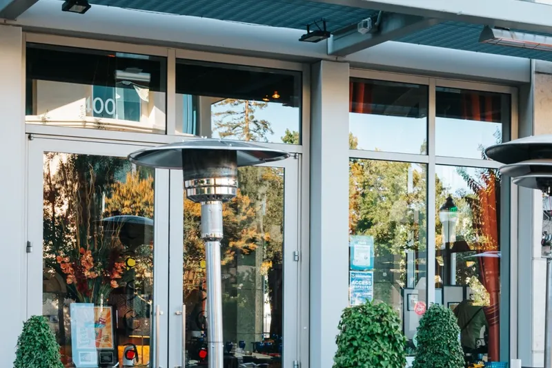 Cascal restaurant entrance and patio in Mountain View
