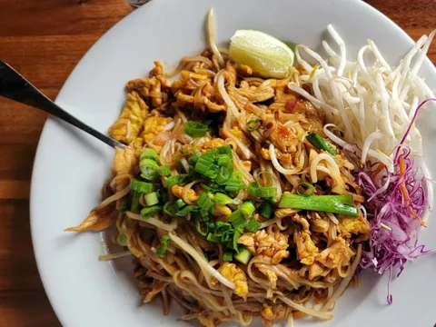 Pad Thai with chicken, bean sprouts and lime at Indo Asian Street Eatery