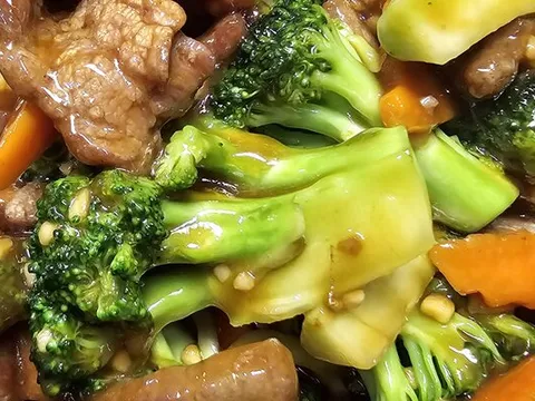 Beef with broccoli, carrots, cabbage, and green peppers in brown sauce from Little Dragon in Denver