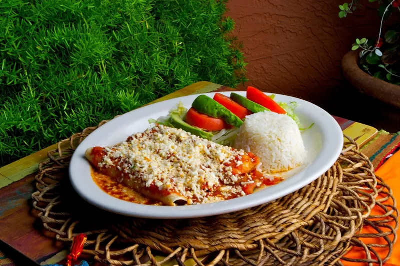 Cheese enchilada plate with rice and salad at Los Barrios