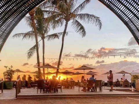 Oceanfront dining at Merriman's Kapalua