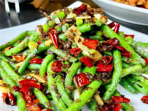 Sichuan dry-fried string beans with dried chili peppers, garlic and preserved vegetables at Xiang La Hui