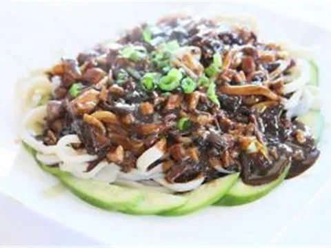 Handmade hand-pulled noodles topped with black bean sauce, minced pork and scallions over sliced cucumber at Frank's Noodle House