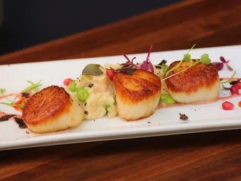 Seared scallops with risotto and microgreens at Zambra