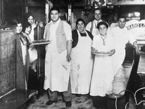 Lombardi's Pizza restaurant photo