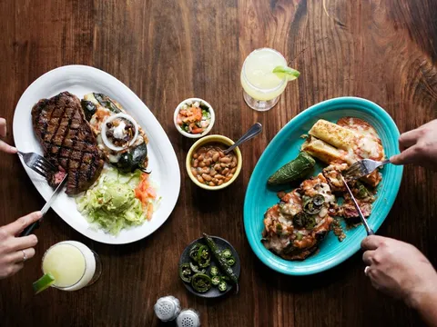 Fajita and enchilada platters at Matt's El Rancho