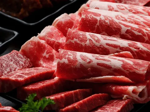 Platter of marbled prime beef cuts for the grill at Park's BBQ