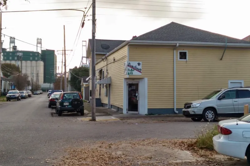 Exterior of Domilise's Po-Boy & Bar on Annunciation Street