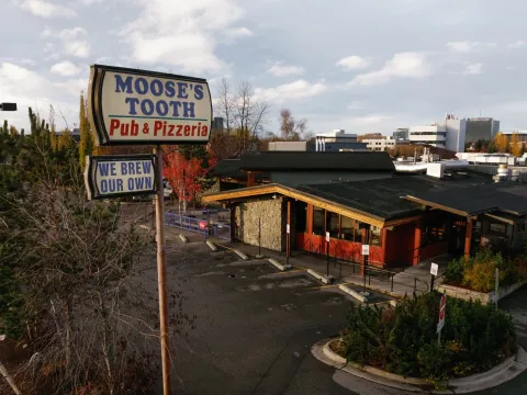 Exterior of Moose's Tooth Pub & Pizzeria