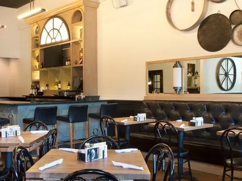 Dining room at Lou Malnati's Pizzeria in Lincoln Park