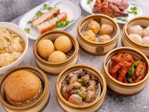 Steamer baskets of dim sum and roast meats at Daimo