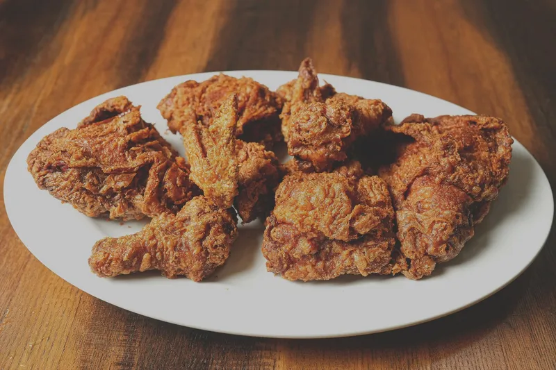 Plate of Willie Mae's fried chicken