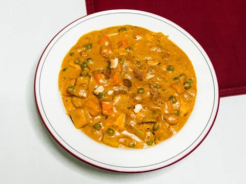 Navrattan Korma — mixed vegetables and cashews in a cream sauce on a bordered plate at India Gate in Bellevue